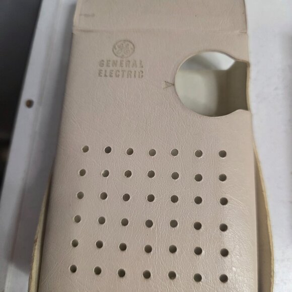 General Electric 10 Transistor Radio With Case WORKS - Picture 3 of 10